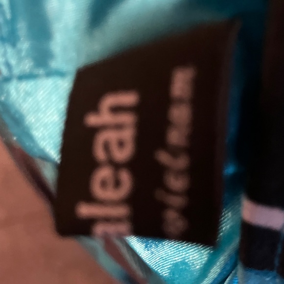 New. Soft n cushy printed satin clutch bag. Near perfect condition ( tiny tiny - Picture 13 of 13